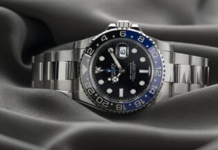 7654Pre-owned luxury watches are seeing a surge in falling prices
